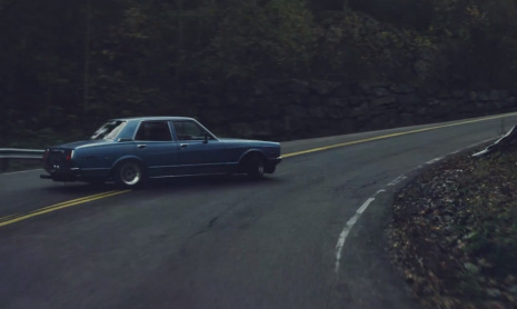 2JZ Toyota Cressida дрифтит по извилистым норвежским дорогам